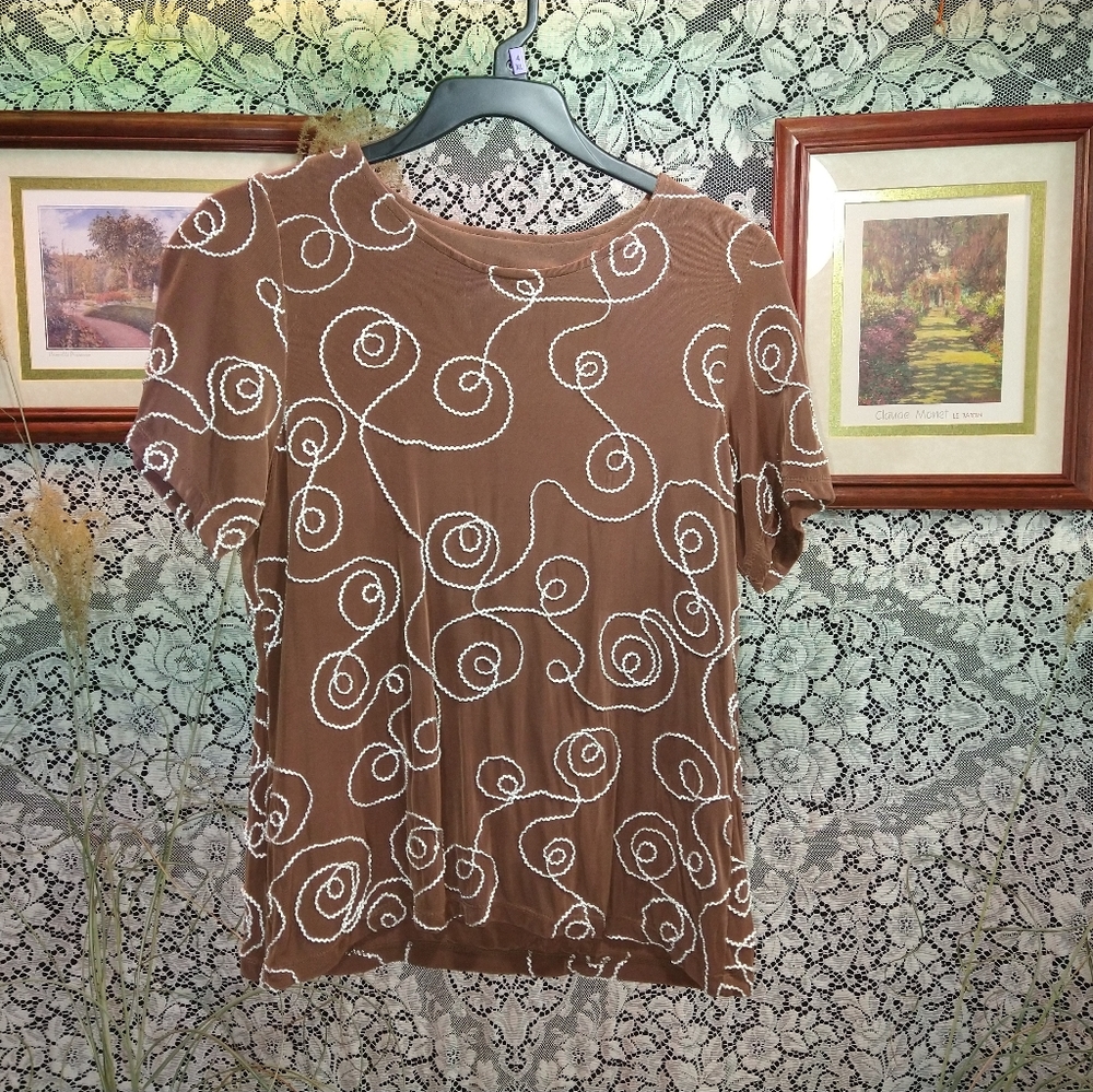 Citiknits brown loose fitting blouse with cream color applique swirl design